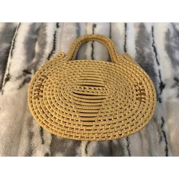 Pretty Woven Purse - Picture 4 of 8